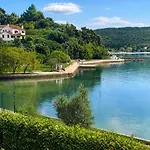Lana Rab Apartament *
