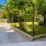 Lana Rab Apartament *