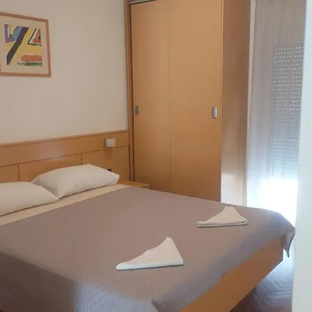 Lana Rab Apartamento *