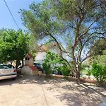 Apartmani Lana Rab Apartment