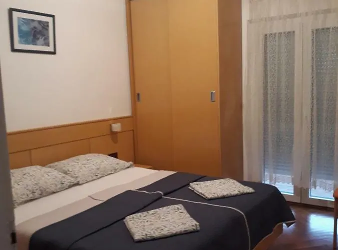 Lana Rab Apartament *